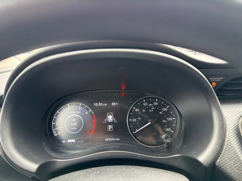 Used 2021 Nissan Kicks SV FWD image 19
