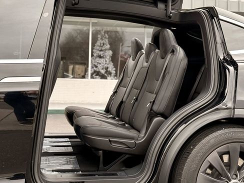 Used 2018 Tesla Model X 75D image 21