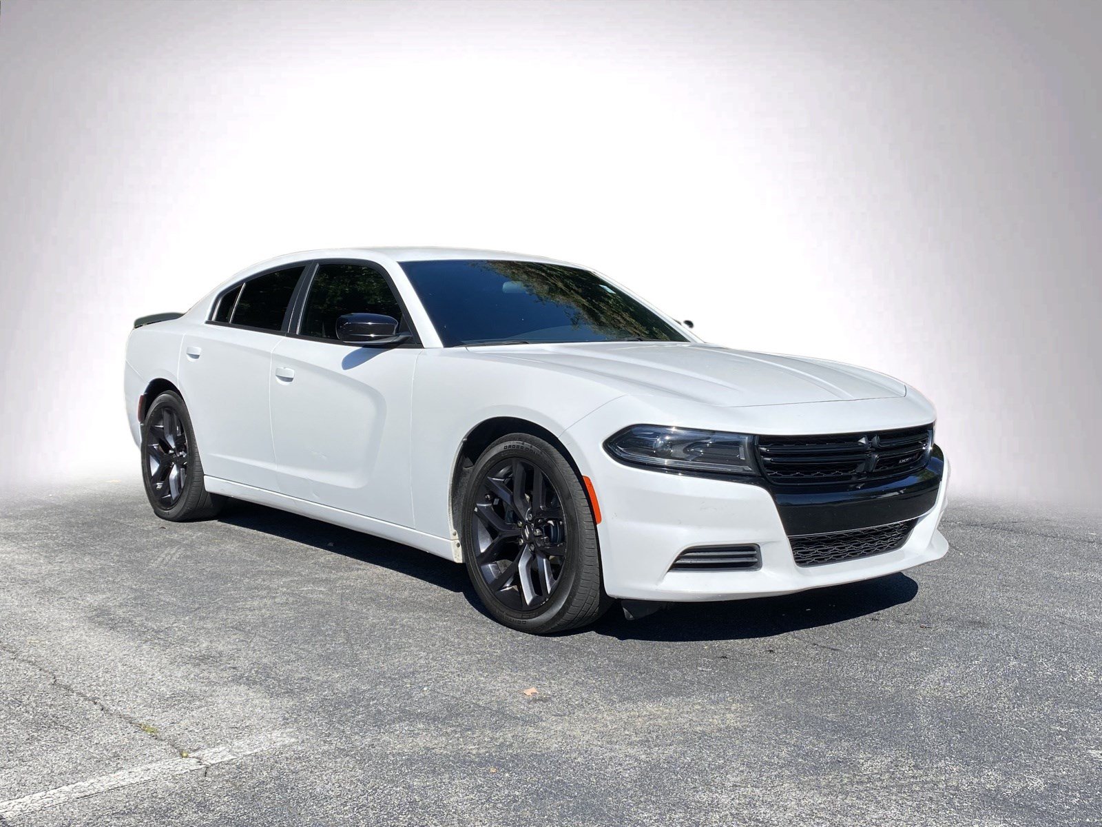 Used 2022 Dodge Charger SXT w/ Blacktop Package RWD image 2