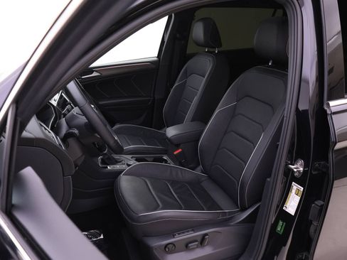 Used 2022 Volkswagen Tiguan SEL R-Line image 4