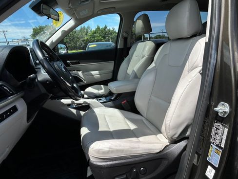 Used 2020 Kia Telluride S w/ S 8 Passenger Seating Package AWD/4WD image 10