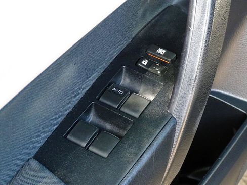 Used 2016 Toyota Corolla LE FWD image 19