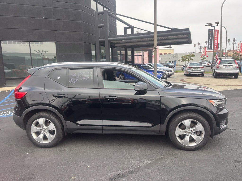 Used 2020 Volvo XC40 T5 Momentum AWD/4WD image 3