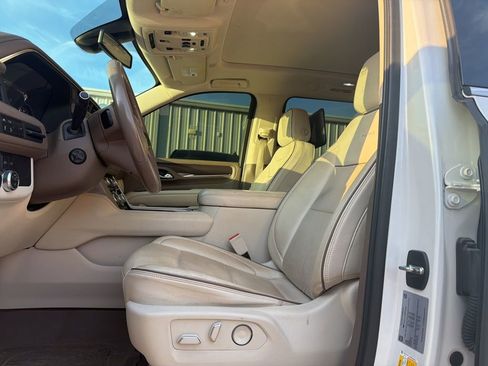 Used 2021 GMC Yukon XL Denali image 11
