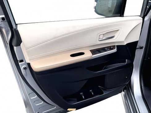 Certified 2023 Toyota Sienna XLE FWD image 22