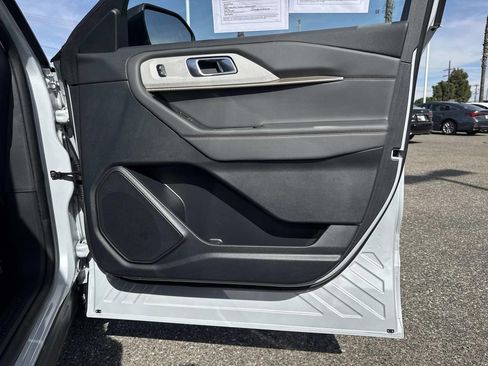 Certified 2025 Ford Explorer Active w/ Active Comfort Package image 29