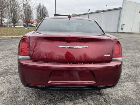 Used 2018 Chrysler 300 Touring w/ Sport Appearance Package image 4