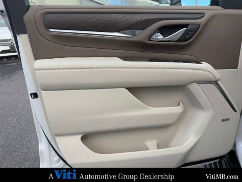 Used 2023 GMC Yukon XL Denali w/ Denali Reserve Package image 16