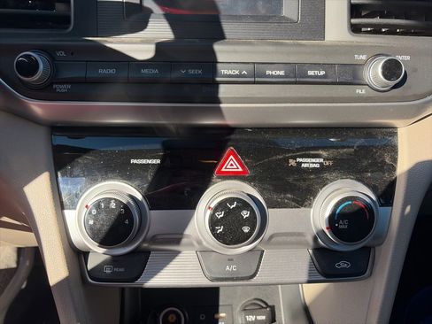 Used 2019 Hyundai Elantra SE image 20
