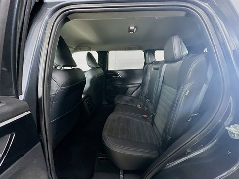 Used 2025 Mitsubishi Outlander SE image 27