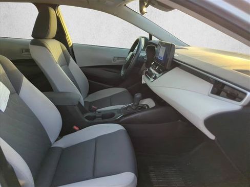 Used 2025 Toyota Corolla LE FWD image 17