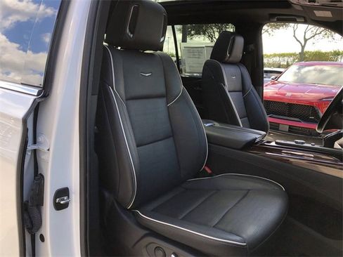 Certified 2022 Cadillac Escalade Premium Luxury w/ Performance Package image 33