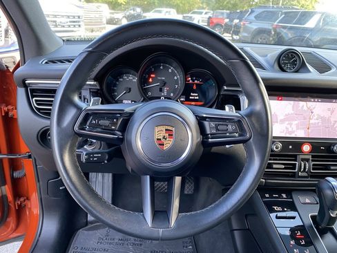 Used 2022 Porsche Macan image 11