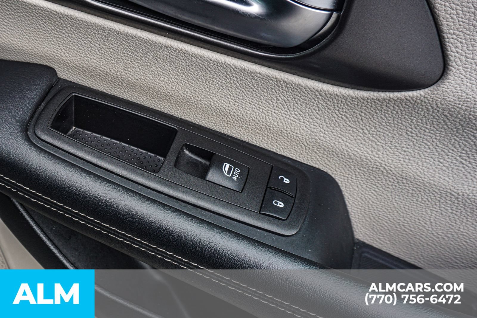 Used 2023 Chrysler Pacifica Touring-L FWD image 49