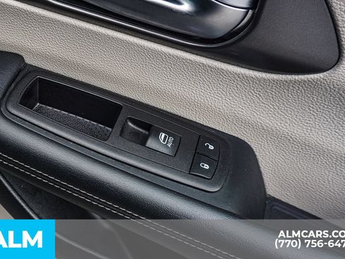 Used 2023 Chrysler Pacifica Touring-L FWD image 49