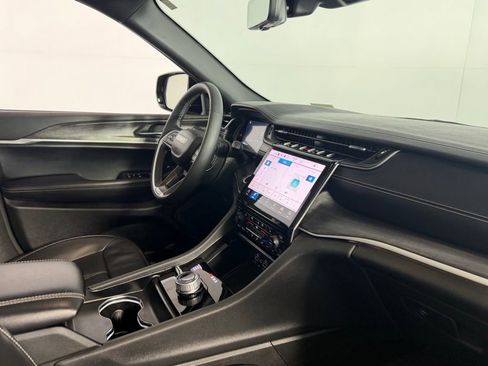 Used 2024 Jeep Grand Cherokee L Limited w/ Luxury Tech Group II image 32