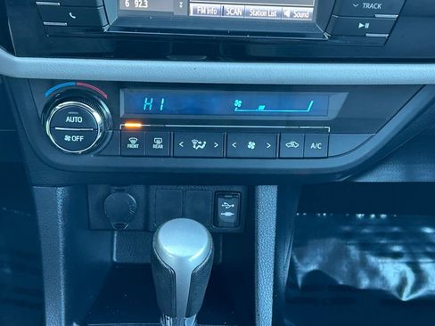 Used 2014 Toyota Corolla LE image 25