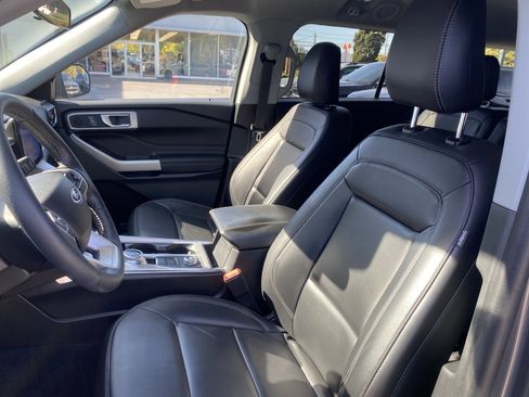 Used 2023 Ford Explorer XLT w/ Equipment Group 202A image 9