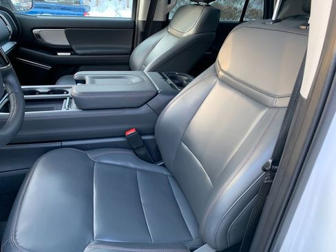 Used 2025 Ford Expedition Active image 19