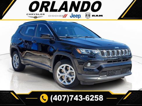 Used 2024 Jeep Compass Latitude AWD/4WD image 1