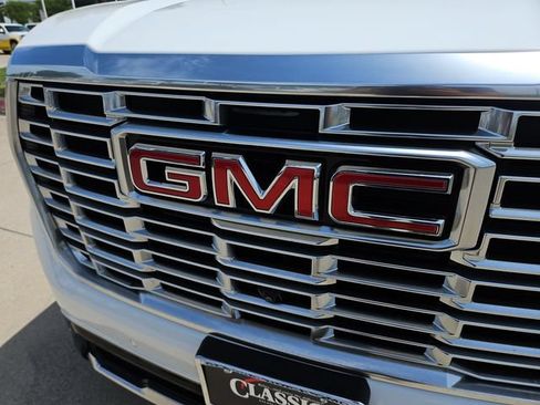 Used 2025 GMC Yukon XL Denali AWD/4WD image 29