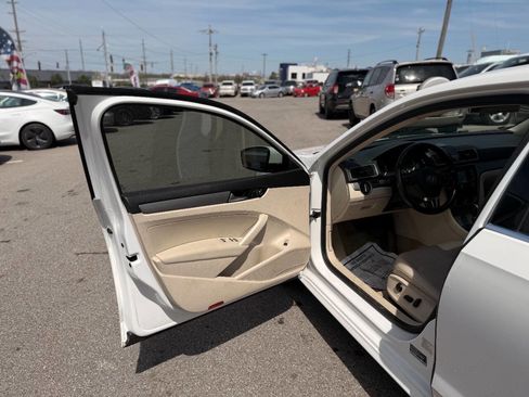 Used 2014 Volkswagen Passat TDI SE image 15