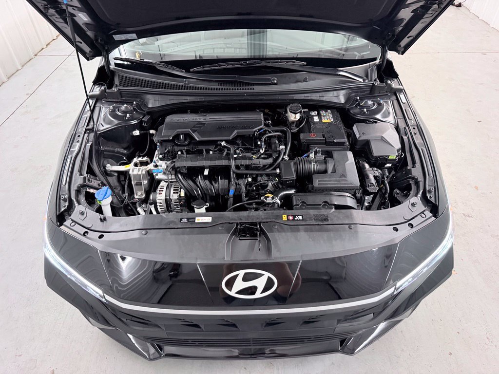 Used 2026 Hyundai Elantra SE FWD image 40