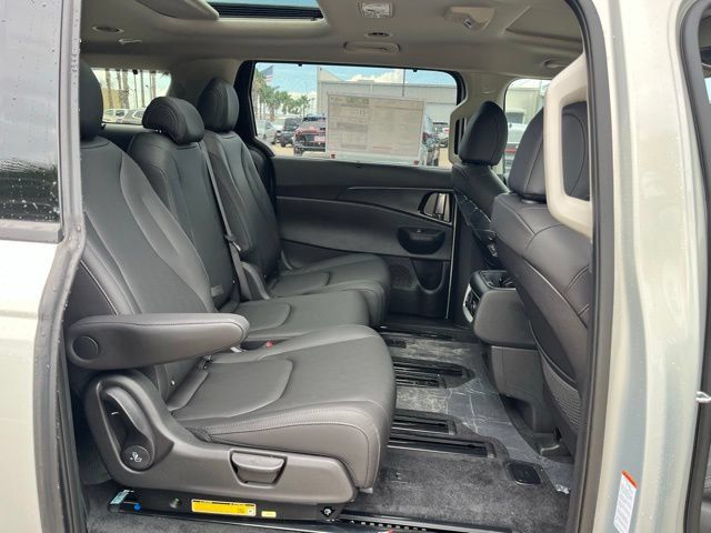 New 2026 Kia Carnival SX w/ SX Dark Edition Package FWD image 21