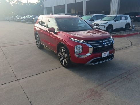 Used 2025 Mitsubishi Outlander SE image 6