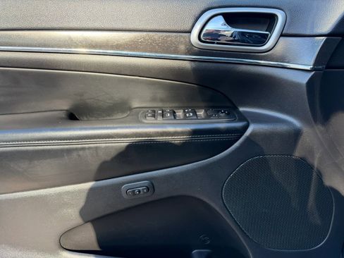 Used 2018 Jeep Grand Cherokee Limited image 9