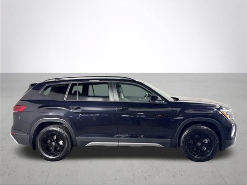 Certified 2025 Volkswagen Atlas Peak Edition SE AWD/4WD image 6