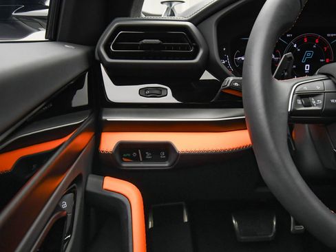 Used 2025 Lamborghini Urus SE image 37