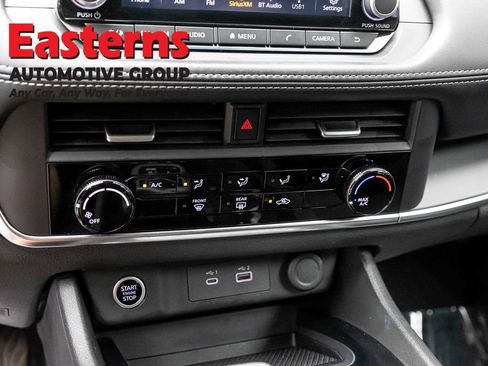 Used 2023 Nissan Rogue S AWD/4WD image 19