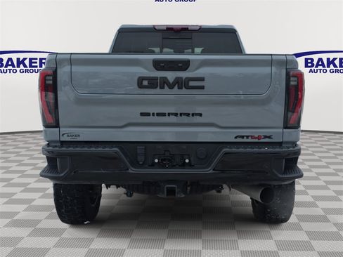 Used 2024 GMC Sierra 2500 AT4X image 4