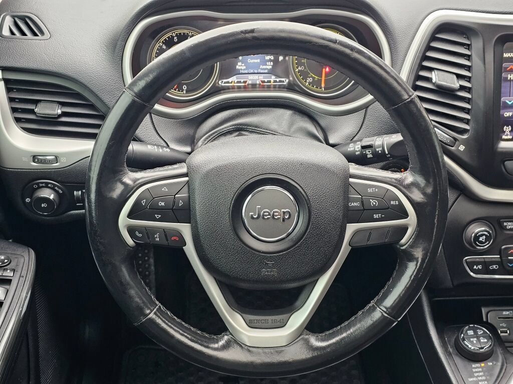 Used 2016 Jeep Cherokee Trailhawk w/ Leather Interior Group AWD/4WD image 20
