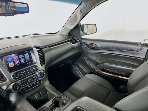 Used 2018 Chevrolet Suburban LS RWD image 21