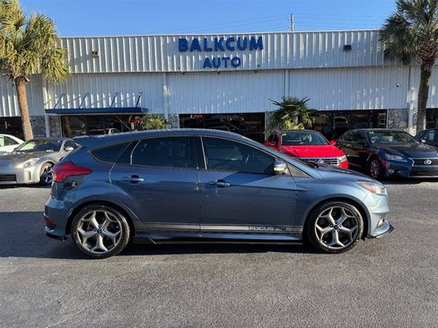 Used 2018 Ford Focus ST image 1