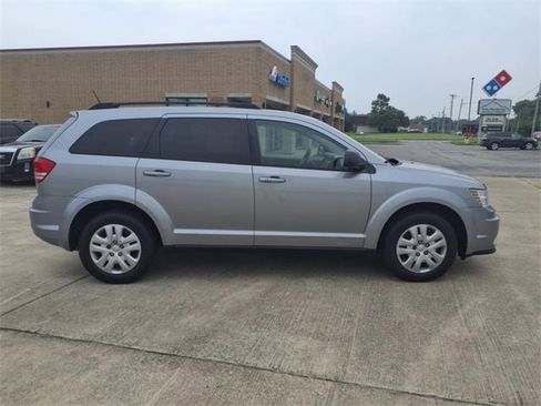 Used 2017 Dodge Journey SE w/ Flexible Seating Group image 25
