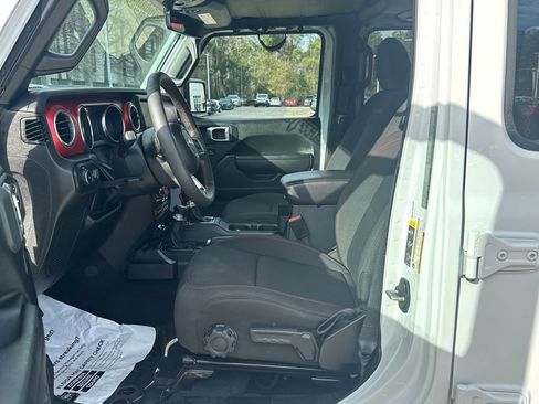 Used 2023 Jeep Wrangler Unlimited Rubicon image 13