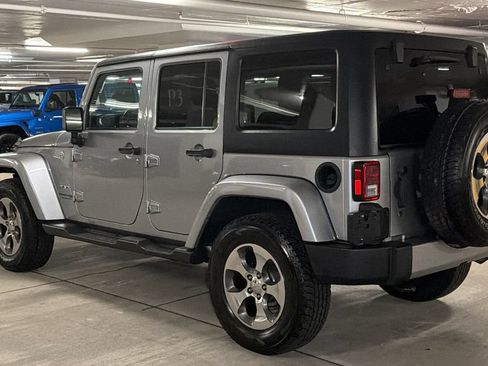 Used 2018 Jeep Wrangler Unlimited Sahara w/ Connectivity Group AWD/4WD image 3