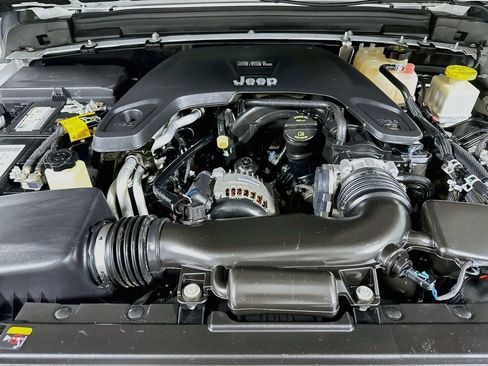 Used 2021 Jeep Gladiator Mojave AWD/4WD image 36
