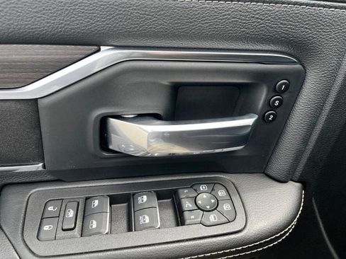 Used 2025 RAM 2500 Laramie AWD/4WD image 8