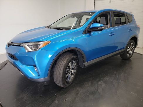 Used 2018 Toyota RAV4 XLE FWD image 3