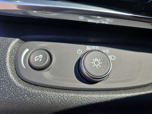 Used 2024 Buick Envista Sport Touring w/ Convenience I Package FWD image 25