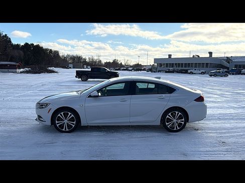 Used 2018 Buick Regal Essence w/ Driver Confidence Package #1 image 3