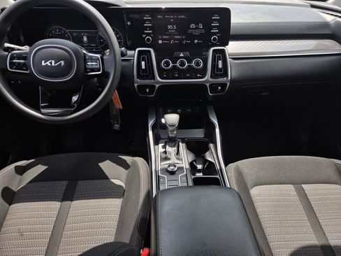 Used 2023 Kia Sorento LX FWD image 8