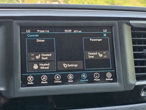 Used 2020 Chrysler Pacifica Touring-L FWD image 17