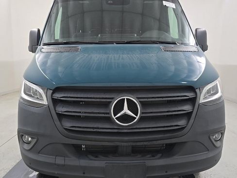 Used 2024 Mercedes-Benz Sprinter 2500 image 2