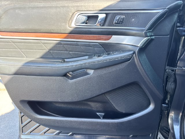 Used 2017 Ford Explorer Platinum AWD/4WD image 10
