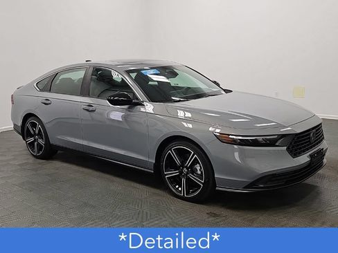 Used 2025 Honda Accord Sport image 2